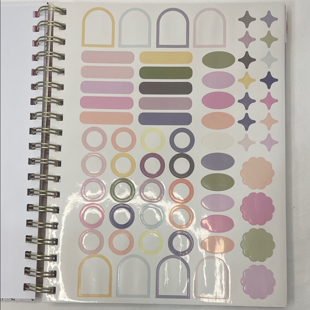 Betsey Johnson Pink and White Floral 2025 - 2026 Planner with Pen - Picture 9 of 16